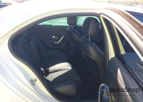 2020 Mercedes-Benz A 220 z USA, uszkodzony, nr VIN WDD3G4EBXLW037901